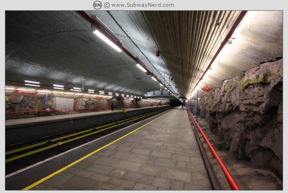 Oversiktsbilde over Romsås T-banestasjon fra Spor 2. Mot vest. Foto: SN.
