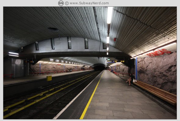 Ved midtpunktet og brodelen på Spor 2. I retning vestover. Foto: SN.