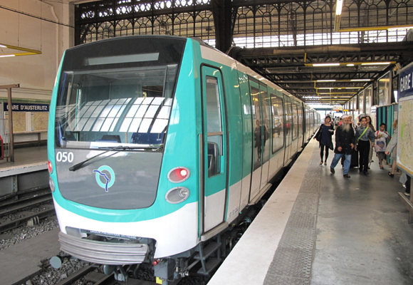 MF-01 togsett ved Gare d’Austerlitz. Foto: Tangopaso.