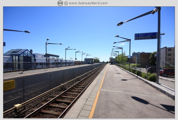 Veitvet T-banestasjon sett fra nordøst endedelen på Spor 2. Mot Linderud. Foto: SN.