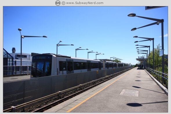 Linje 5 til Vestli ankommer på Spor 1. Foto: SN.