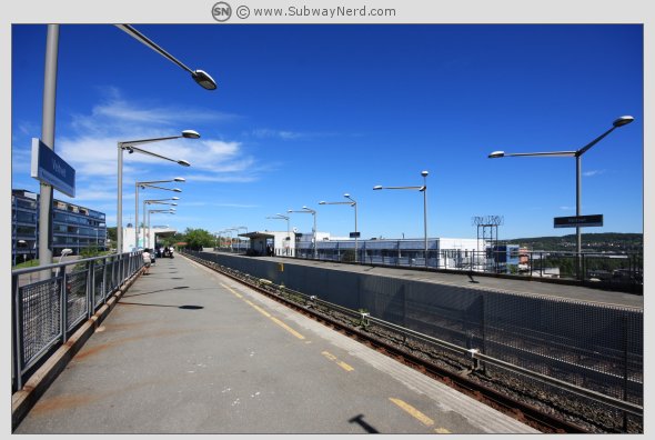 Trengt opp i et hjørne? Da får man i det minste full oversikt. Fra vest mot nordøst. Foto: SN.