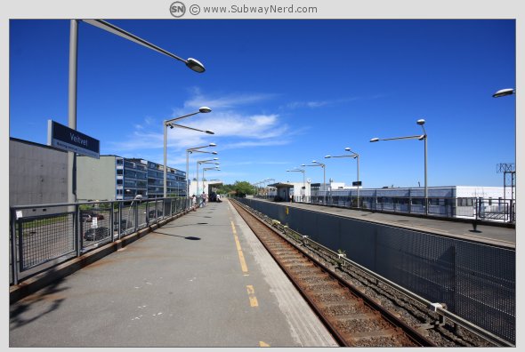 Veitvet T-banestasjon. Sett fra vestlig endedel på Spor 2. I billedretning nordøstover. Foto: SN.